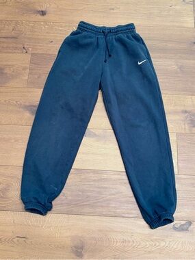 Nike Baggy Navy Sweatpants